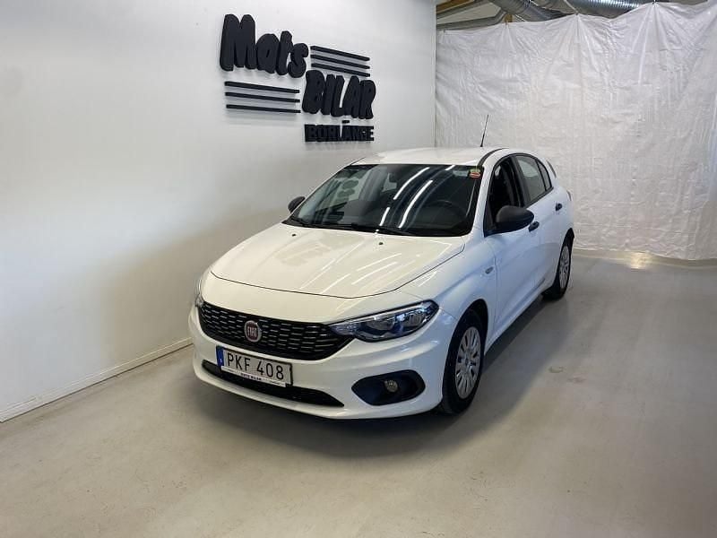 Vit Begagnad 2017 Fiat Tipo Halvkombi | 114 900 kr (Marknadspris) - Bild 1/4