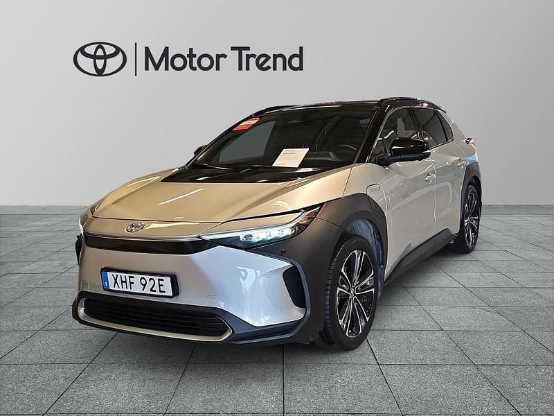 Silver Begagnad 2022 Toyota bZ4X Executive SUV | 399 500 kr (Dyr) - Bild 1/3