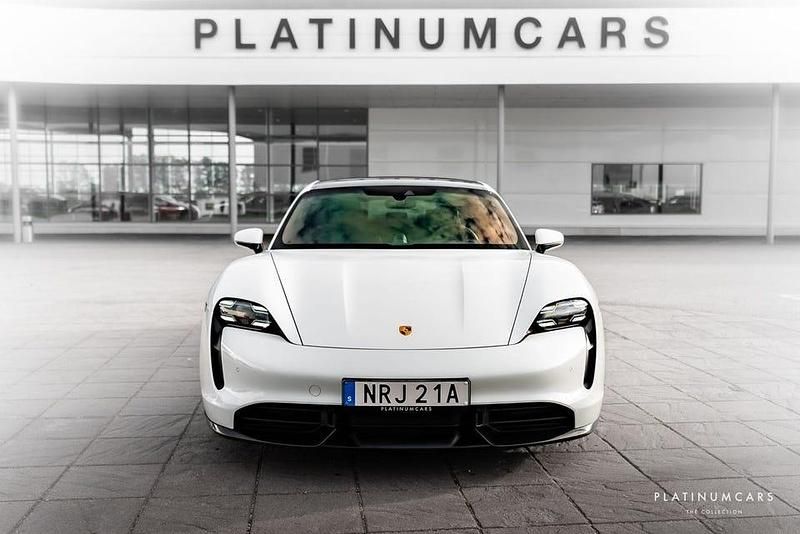 Begagnad Porsche Taycan Turbo S Performance Package 460 kW (626 HK) 2020 Pure white Sedan