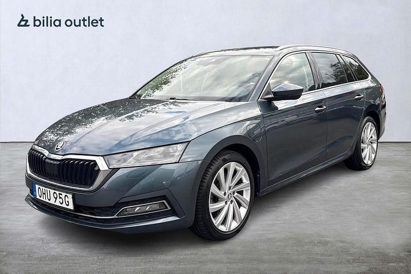 Grå Begagnad 2021 Skoda Octavia Style Kombi | 249 900 kr (Bra pris) - Bild 1/4