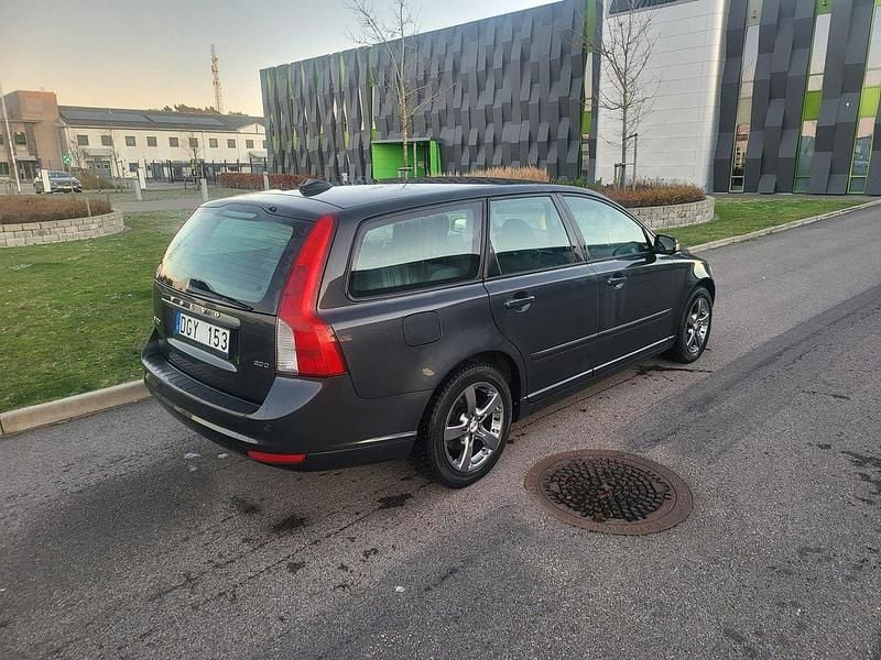 Begagnad Volvo V50 Momentum 136 HK (100 kW) 2009 Grå Kombi