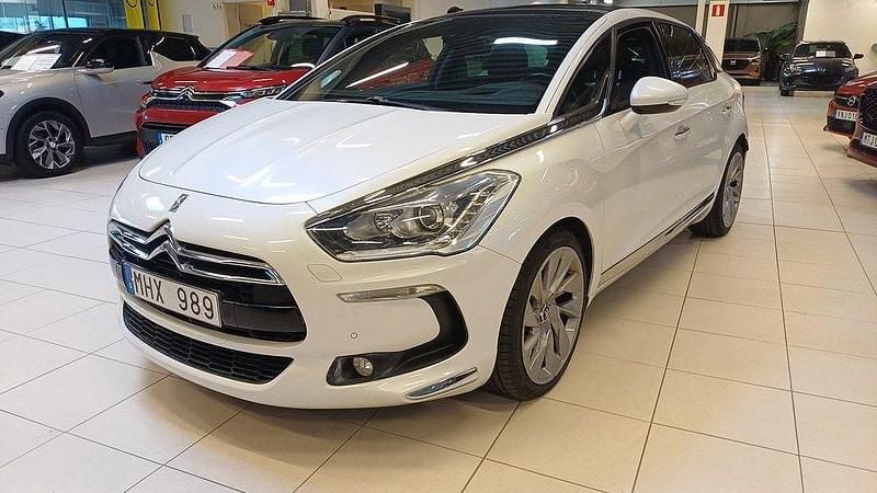 Vit Begagnad 2012 Citroën DS5 Halvkombi | 109 900 kr (Marknadspris) - Bild 1/4