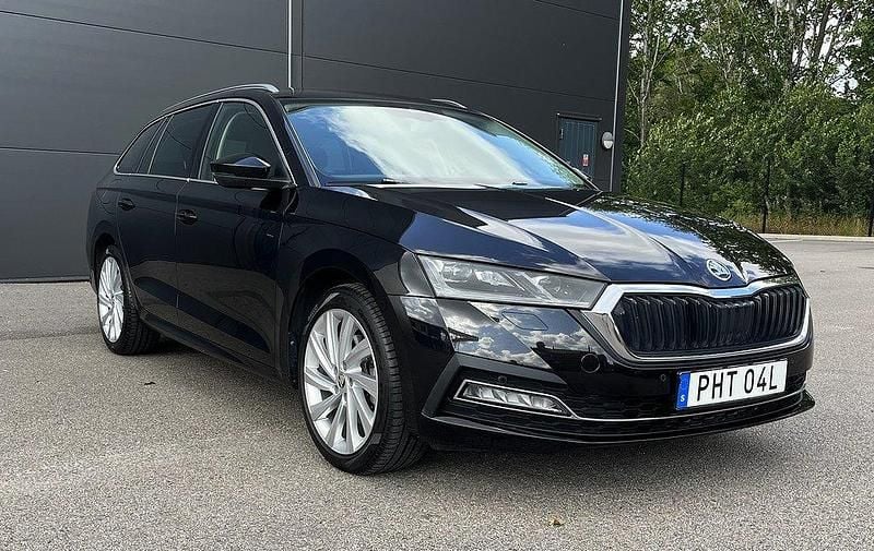 Svart Begagnad 2021 Skoda Octavia Business Line Kombi | 247 000 kr (Bra pris) - Bild 1/4