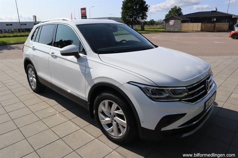 Vit samma som bilen Begagnad 2022 VW Tiguan Elegance SUV | 289 900 kr (Superpris) - Bild 1/4