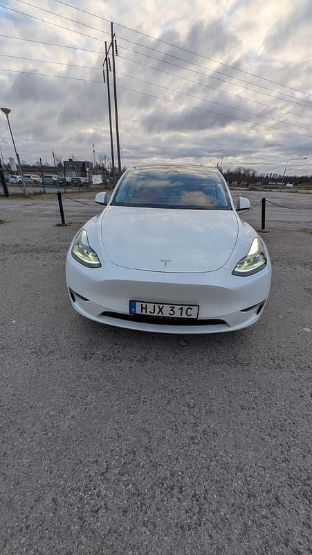 Begagnad Tesla Model Y Long Range AWD 378 kW (514 HK) 2025 SUV
