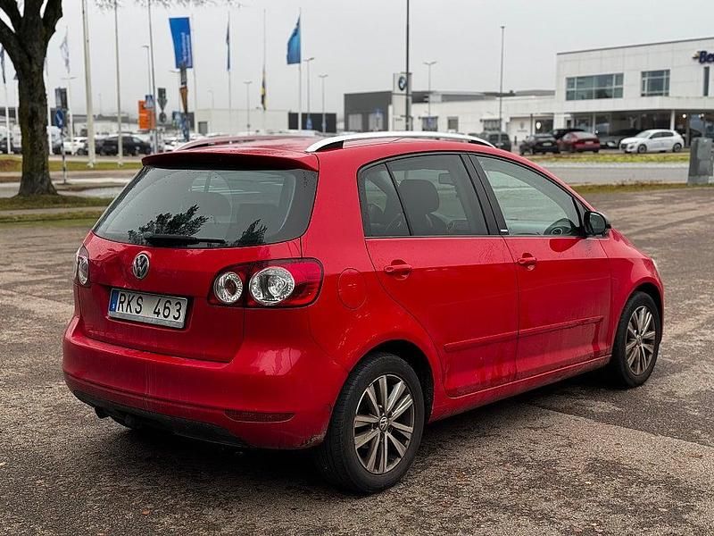 Begagnad VW Golf VII Style 105 HK (77 kW) 2011 Röd Halvkombi