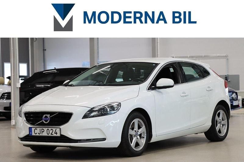 Vit Begagnad 2014 Volvo V40 Momentum Kombi | 158 400 kr (Marknadspris) - Bild 1/4