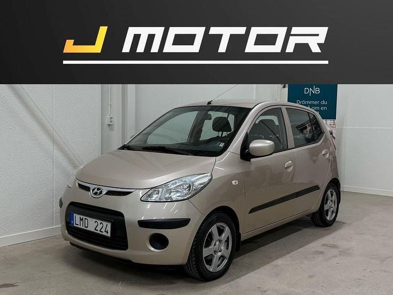 Silver Begagnad 2009 Hyundai i10 Halvkombi | 49 900 kr (Lite dyr) - Bild 1/4