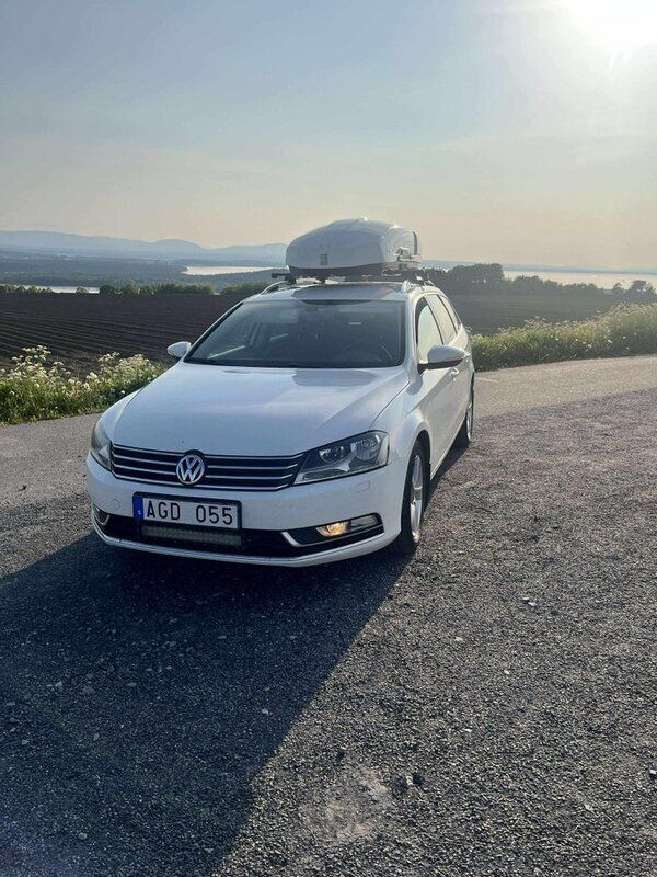 Vit Begagnad 2014 VW Passat Kombi | 99 999 kr (Lite dyr) - Bild 1/4