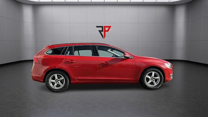 Begagnad Volvo V60 Momentum 117 HK (86 kW) 2014 Röd Kombi