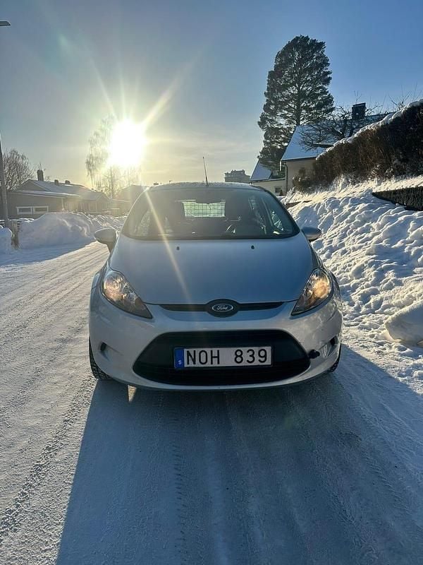Begagnad Ford Fiesta 75 HK (55 kW) 2010 Halvkombi