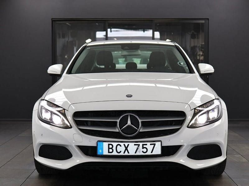 Begagnad Mercedes C220 173 HK (127 kW) 2015 Vit