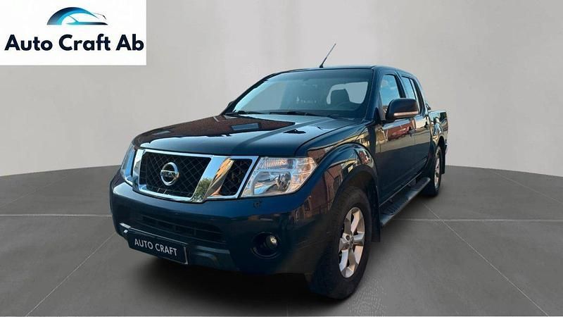 Mörkblå (blå) Begagnad 2011 Nissan Navara Pickup | 134 900 kr (Dyr) - Bild 1/4