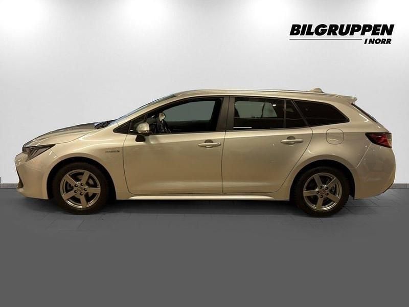 Begagnad Toyota Corolla Style 122 HK (89 kW) 2020 Silver Kombi