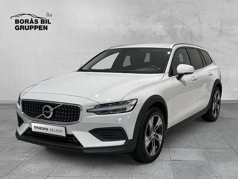 Begagnad 2022 Volvo V60 CC Kombi | 299 000 kr (Bra pris) - Bild 1/4