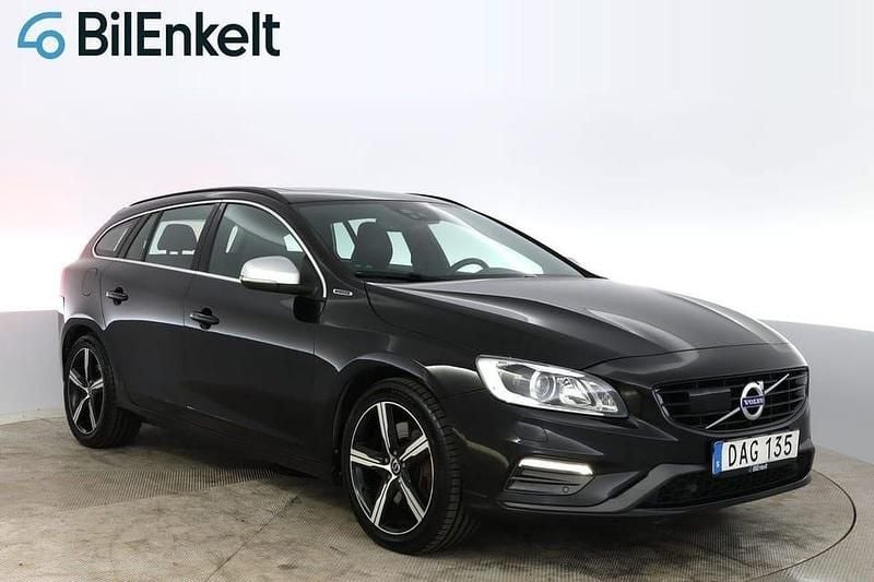 Svart Begagnad 2018 Volvo V60 R-Design Kombi | 184 900 kr (Marknadspris) - Bild 1/4