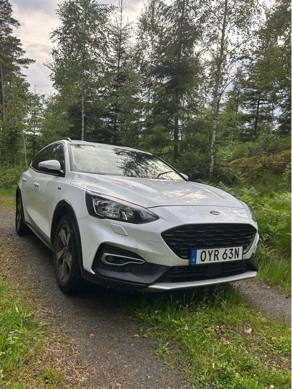Vit Begagnad 2022 Ford Focus Active Kombi | 185 900 kr (Marknadspris) - Bild 1/4