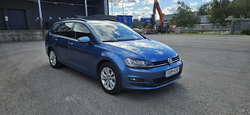 Blå Begagnad 2016 VW Golf VII Kombi | 133 000 kr (Bra pris) - Bild 1/4
