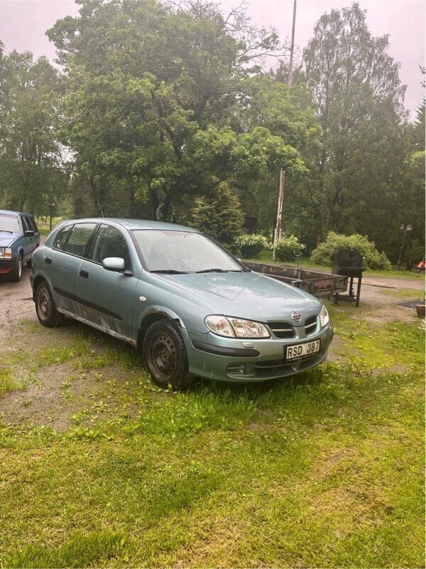 Grön Begagnad 2001 Nissan Almera Halvkombi | 2 000 kr - Bild 1/4