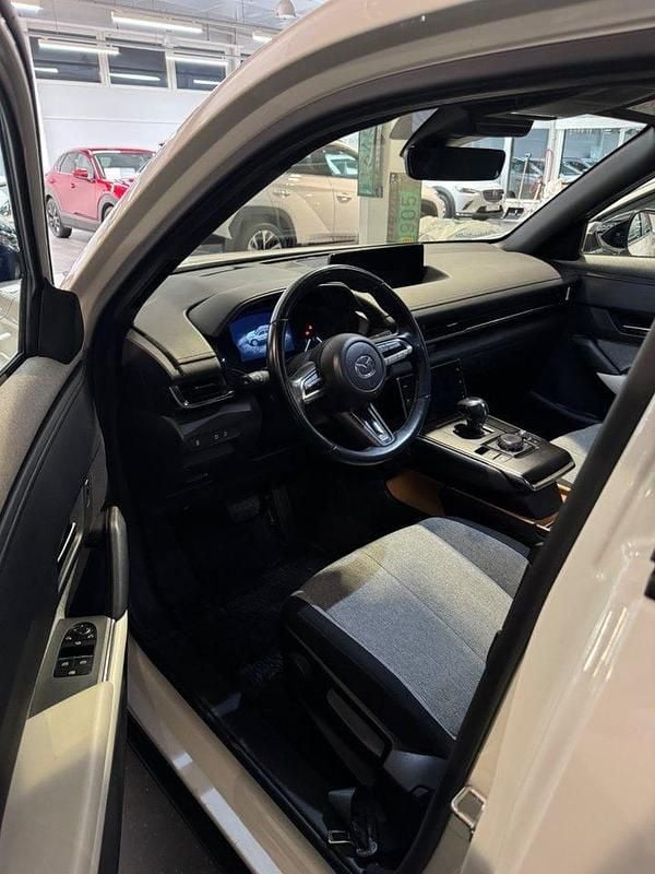 Begagnad Mazda MX30 Exclusive-Line 105 kW (143 HK) 2023 Vit SUV