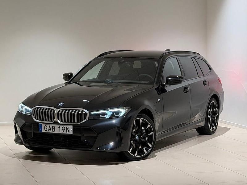 Ny BMW 330 M Sport 184 HK (135 kW) 2025 Safirsvart metallic Kombi