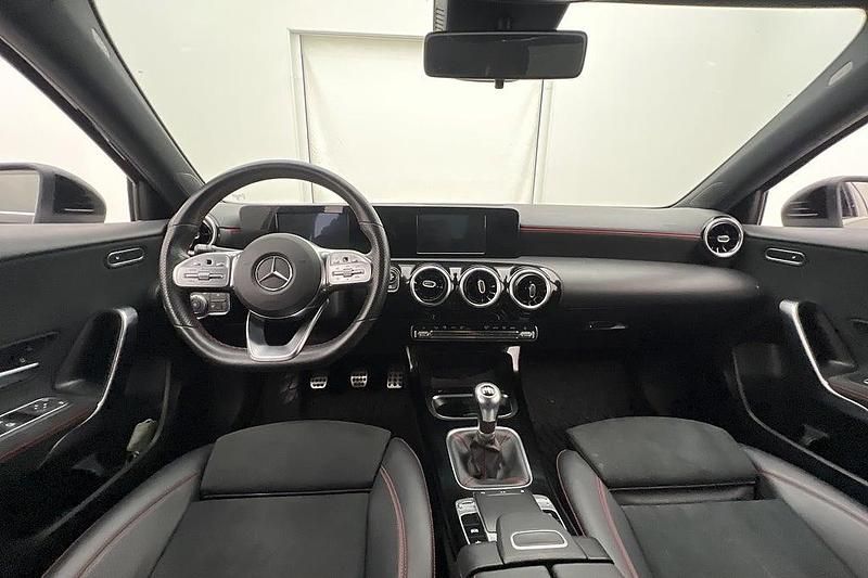 Begagnad Mercedes A180 2019 Svart