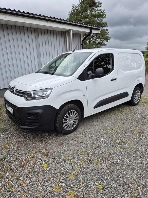 Vit Begagnad 2020 Citroën Berlingo Minibuss | 125 000 kr (Superpris) - Bild 1/4