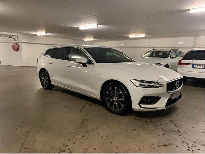 Vit Begagnad 2020 Volvo V60 Momentum Kombi | 220 000 kr (Bra pris) - Bild 1/4