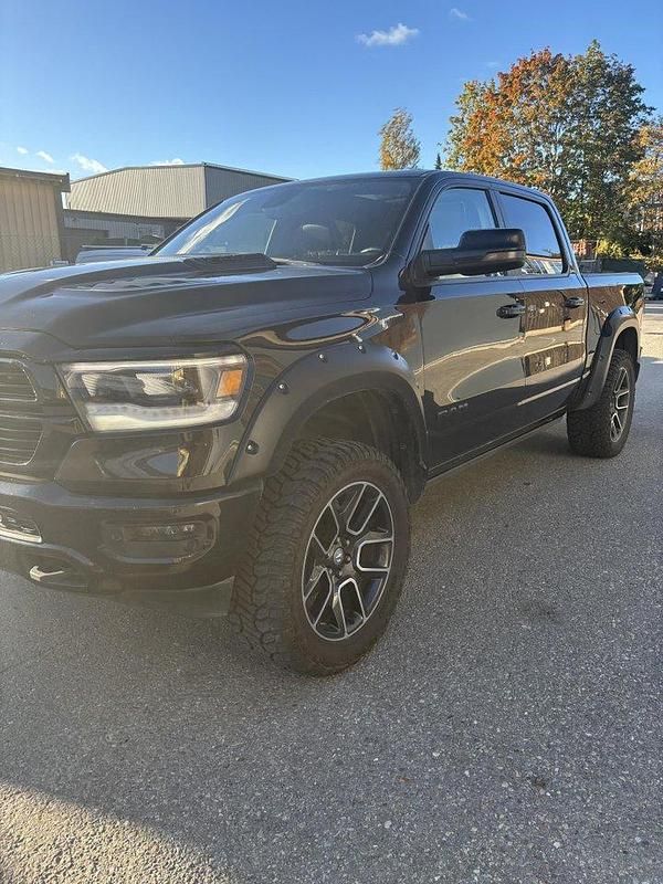Svart Begagnad 2019 RAM 1500 Pickup | 432 000 kr (Bra pris) - Bild 1/2