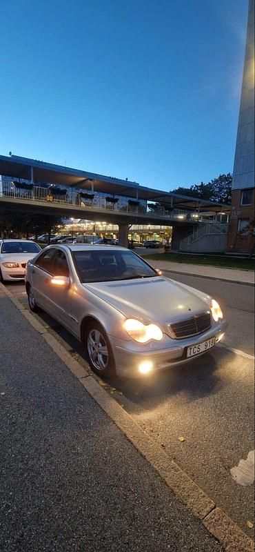 Begagnad Mercedes C200 163 HK (119 kW) 2002