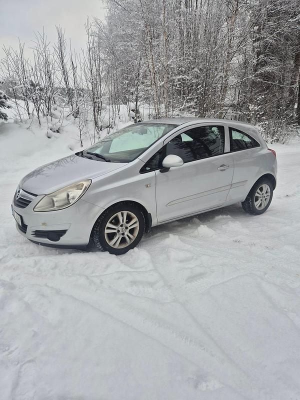 Begagnad Opel Corsa 80 HK (58 kW) 2007 Halvkombi