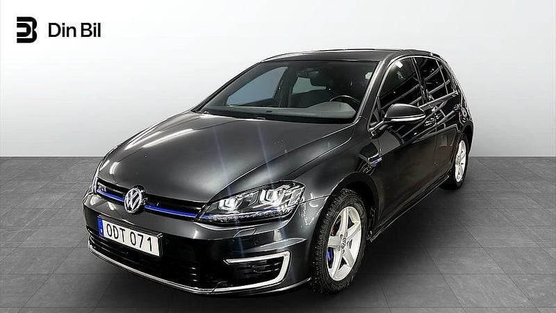 Grå Begagnad 2016 VW Golf VII GTE Kombi | 169 900 kr (Marknadspris) - Bild 1/4