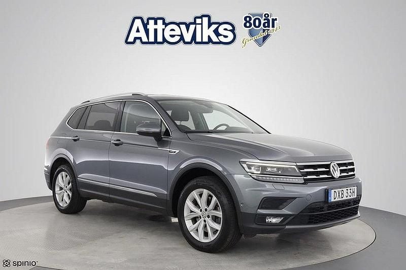 Mörkgrå Begagnad 2021 VW Tiguan Allspace Comfortline SUV | 359 900 kr (Marknadspris) - Bild 1/4