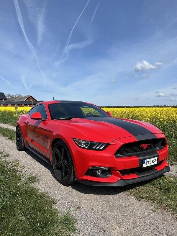 Röd Begagnad 2015 Ford Mustang GT Sportkupé | 415 000 kr (Dyr) - Bild 1/4