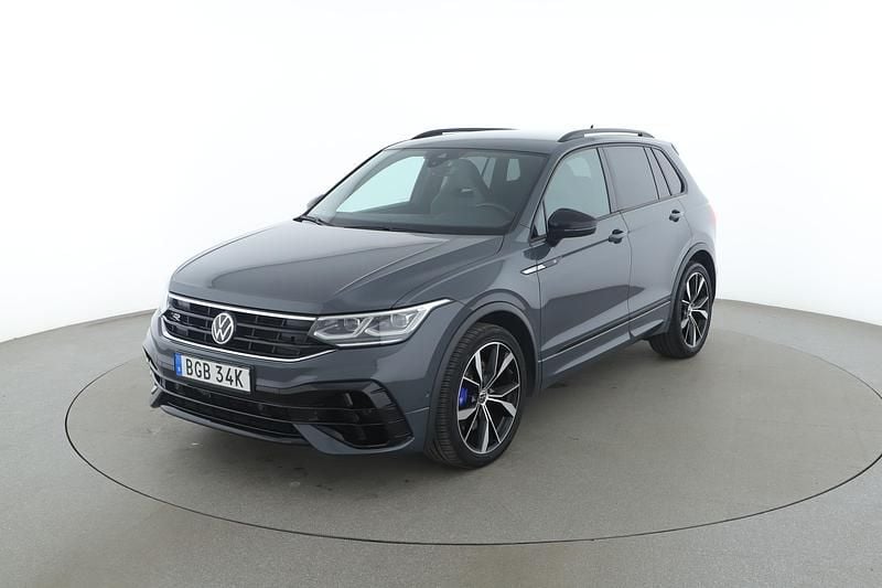 Grå Begagnad 2022 VW Tiguan R SUV | 391 000 kr - Bild 1/4