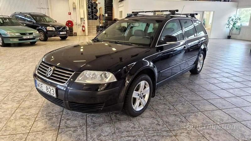 Svart Begagnad 2004 VW Passat Trendline Kombi | 25 000 kr (Marknadspris) - Bild 1/4