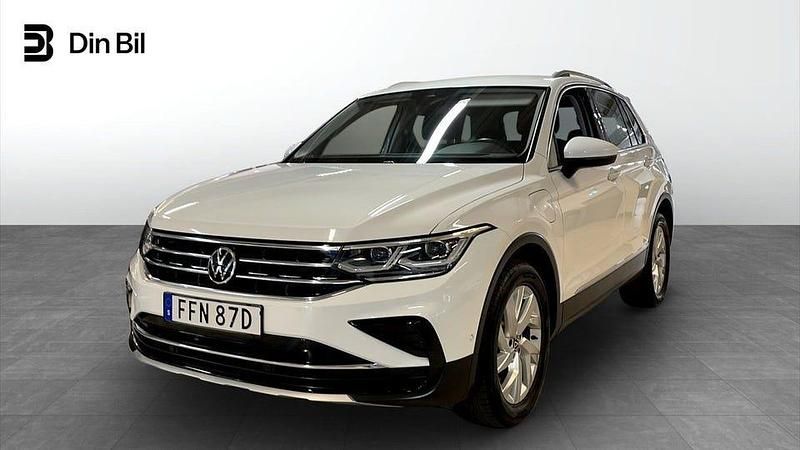 Pure white Begagnad 2021 VW Tiguan Elegance SUV | 289 900 kr (Marknadspris) - Bild 1/4