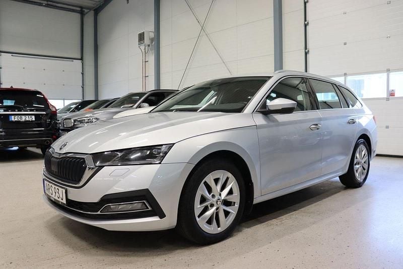 Silver Begagnad 2021 Skoda Octavia Style Kombi | 229 800 kr (Marknadspris) - Bild 1/4
