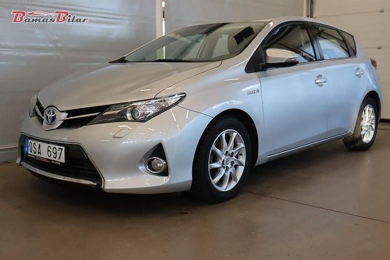 Silver Begagnad 2013 Toyota Auris Active Halvkombi | 119 900 kr (Lite dyr) - Bild 1/4