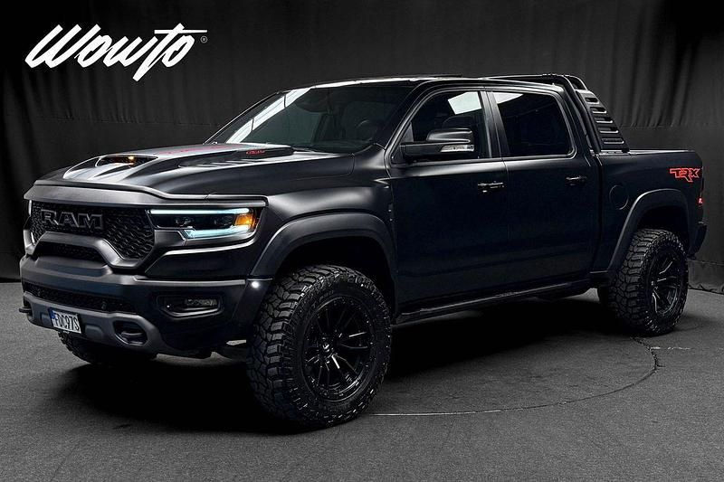 Svart Begagnad 2022 Dodge Ram Pickup | 1 369 800 kr (Marknadspris) - Bild 1/3