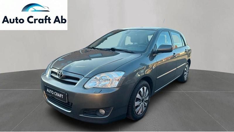 Grå Begagnad 2005 Toyota Corolla Halvkombi | 34 900 kr (Marknadspris) - Bild 1/3