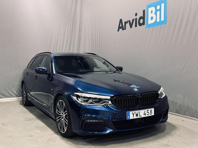 Blå Begagnad 2018 BMW 530 M Sport Kombi | 359 700 kr (Marknadspris) - Bild 1/3