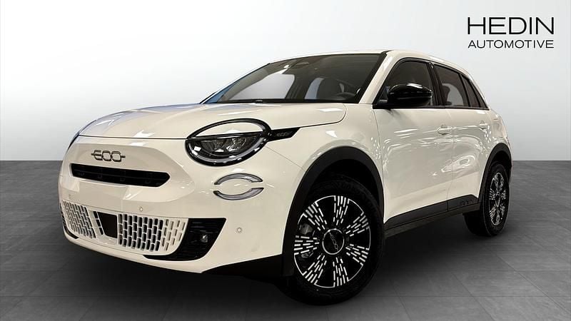 Vit Ny 2025 Fiat 600 Icon Halvkombi | 350 800 kr (Marknadspris) - Bild 1/4