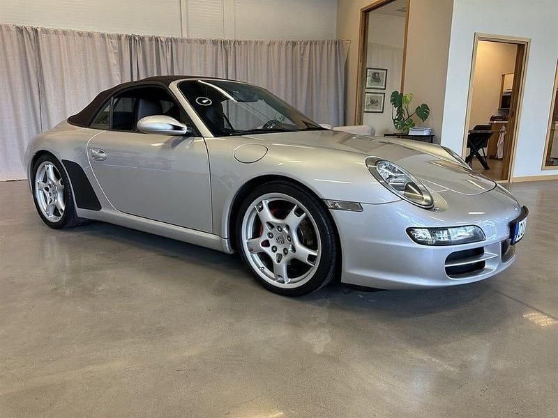 Begagnad Porsche 911 Carrera 325 HK (239 kW) 2005 Silver Cab