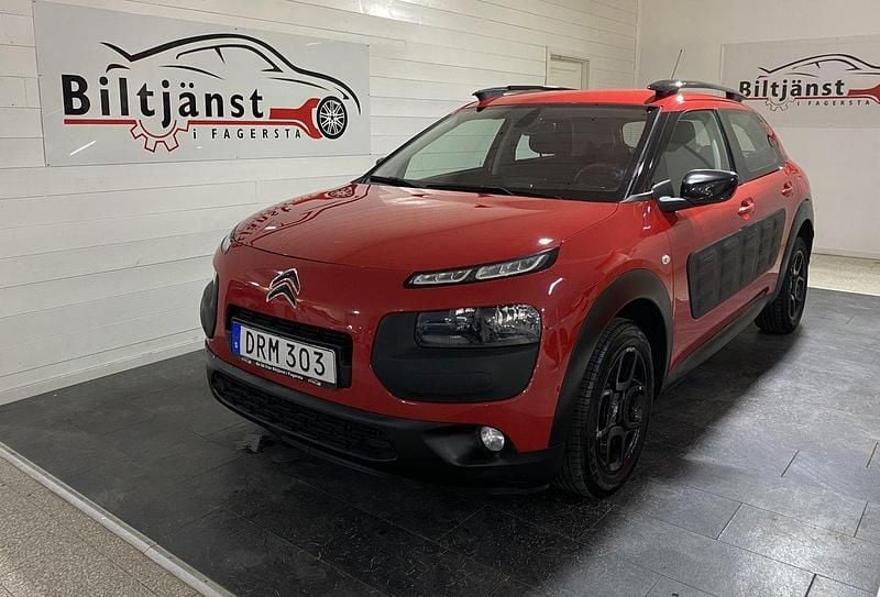 Röd Begagnad 2015 Citroën C4 Cactus PureTech Halvkombi | 64 900 kr (Marknadspris) - Bild 1/4