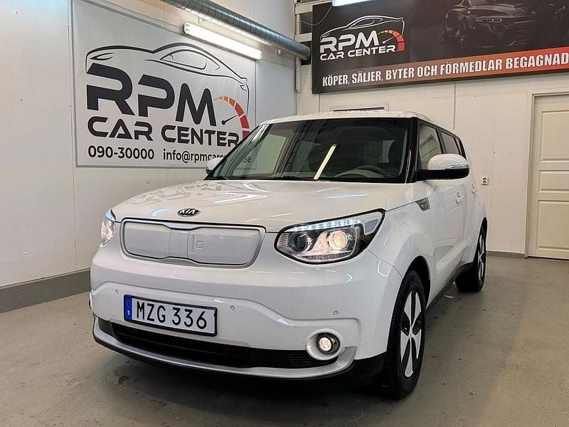 Vit Begagnad 2018 Kia Soul SUV | 129 900 kr (Marknadspris) - Bild 1/4