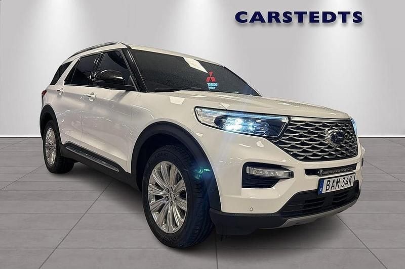 Vit Begagnad 2022 Ford Explorer Platinum SUV | 579 900 kr (Marknadspris) - Bild 1/4
