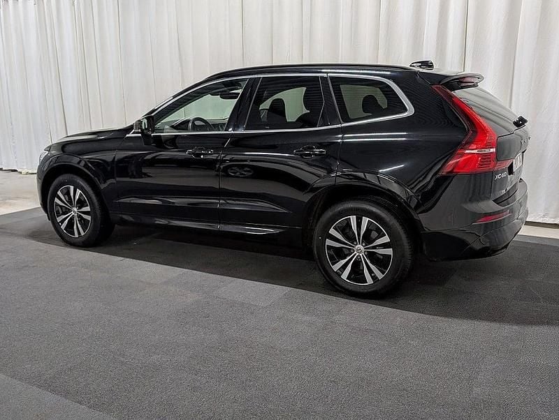 Begagnad Volvo XC60 Momentum 197 HK (144 kW) 2021 Svart SUV