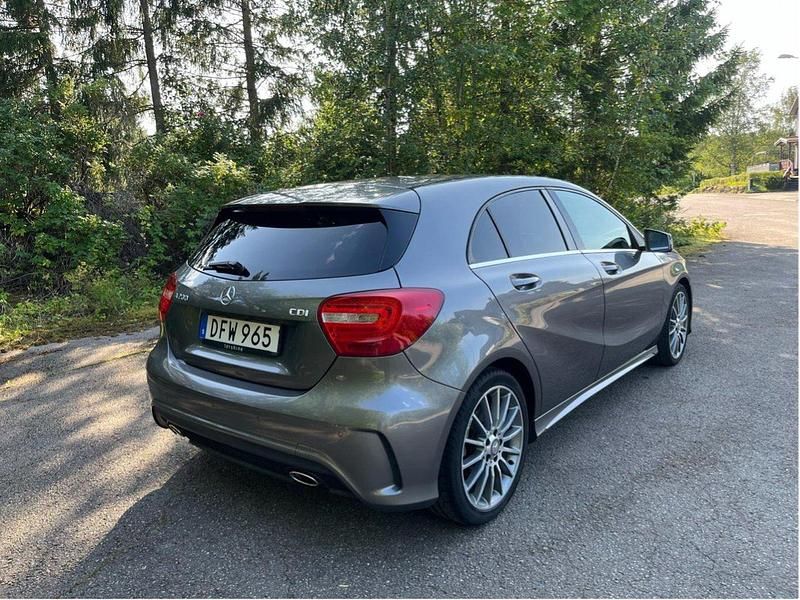 Grå Begagnad 2014 Mercedes A200 AMG Halvkombi | 109 000 kr (Marknadspris) - Bild 1/4