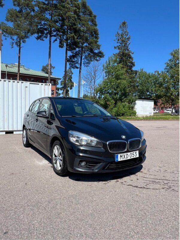 Svart Begagnad 2016 BMW 218 Active Tourer Advantage Minibuss | 70 000 kr - Bild 1/4